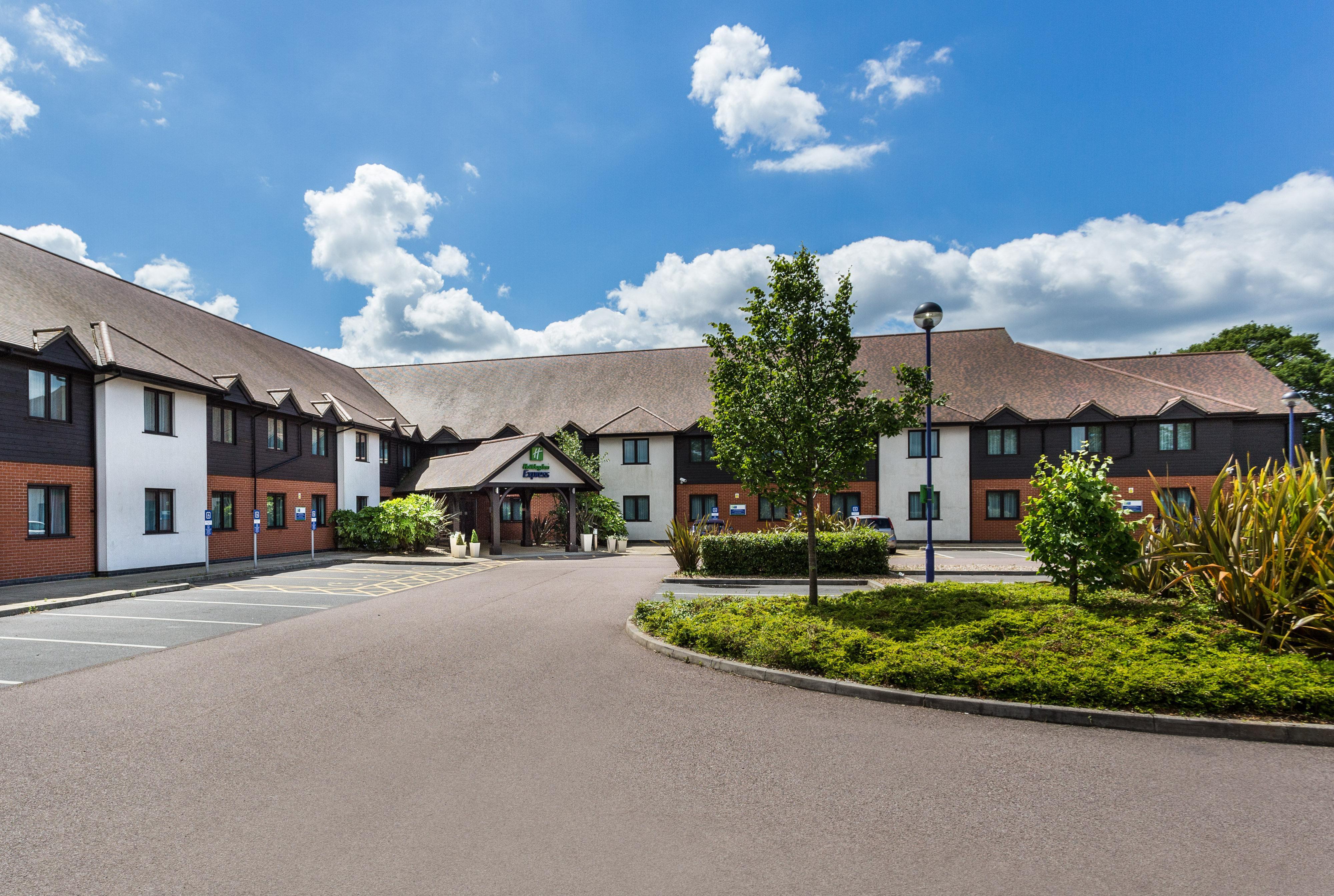 Holiday Inn Express Colchester Exterior foto